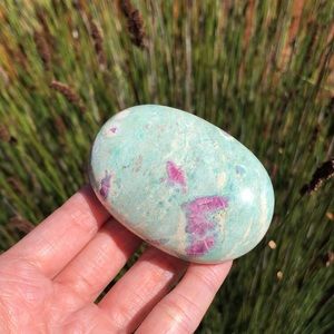 Ruby in Fuschite palmstone💎
